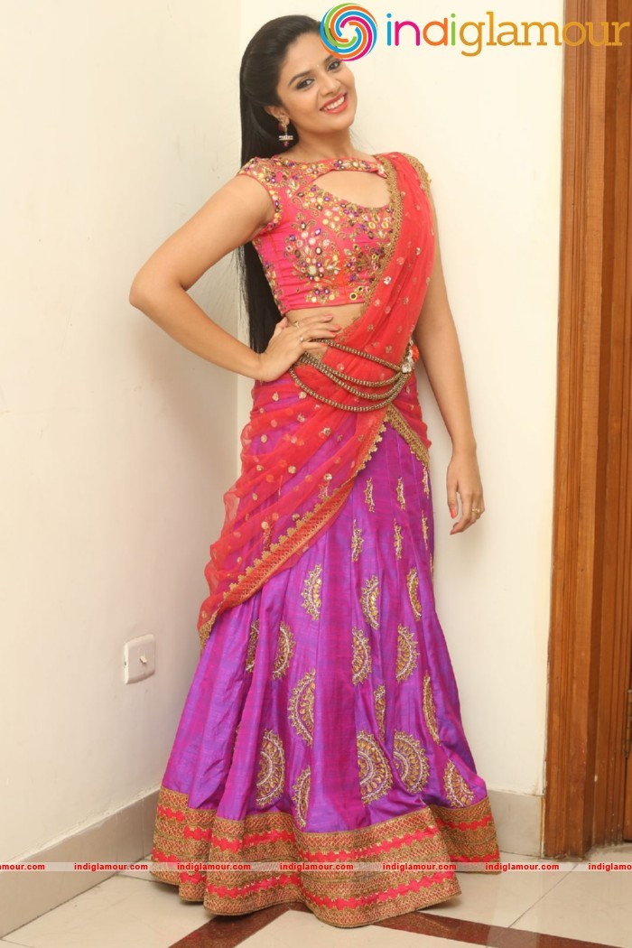 Sri Mukhi Actress hd photo