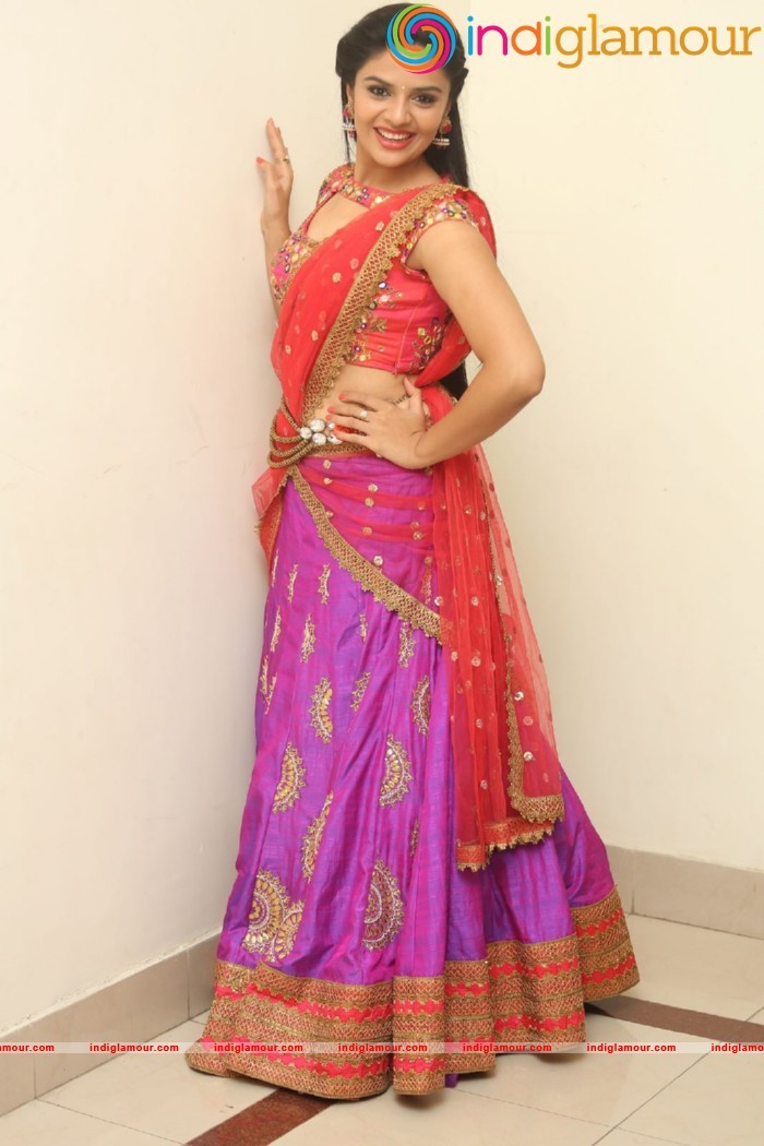 Sri Mukhi Actress hd photo