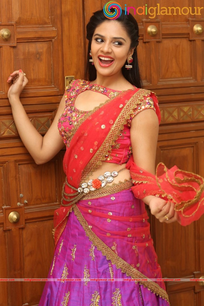 Sri Mukhi Actress hd photo