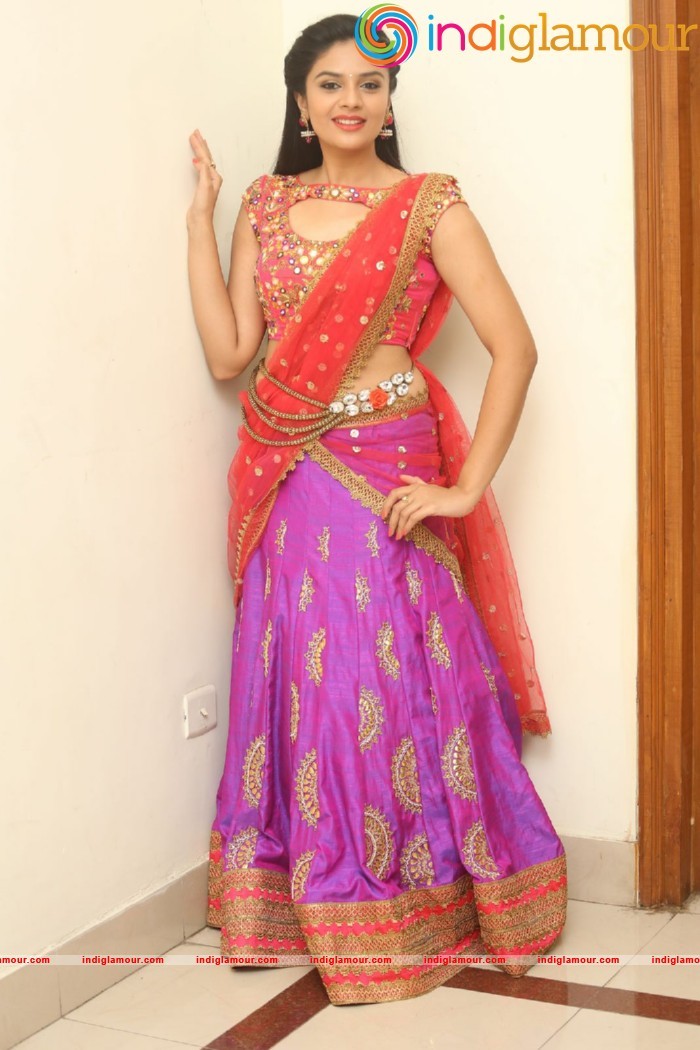 Sri Mukhi Actress hd photo