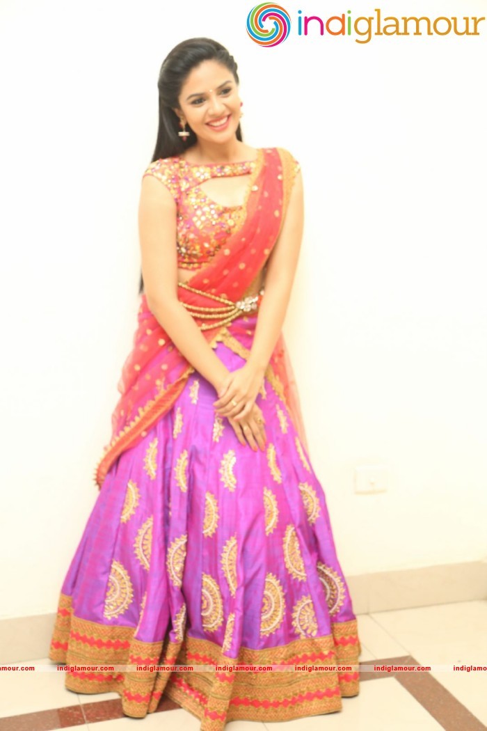 Sri Mukhi Actress hd photo