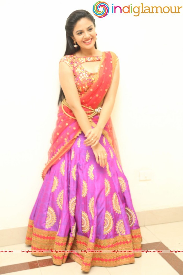 Sri Mukhi Actress hd photo