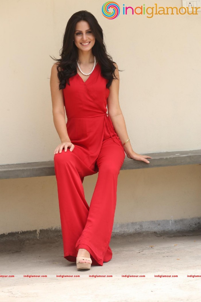 Larissa Bonesi Actress hd photo