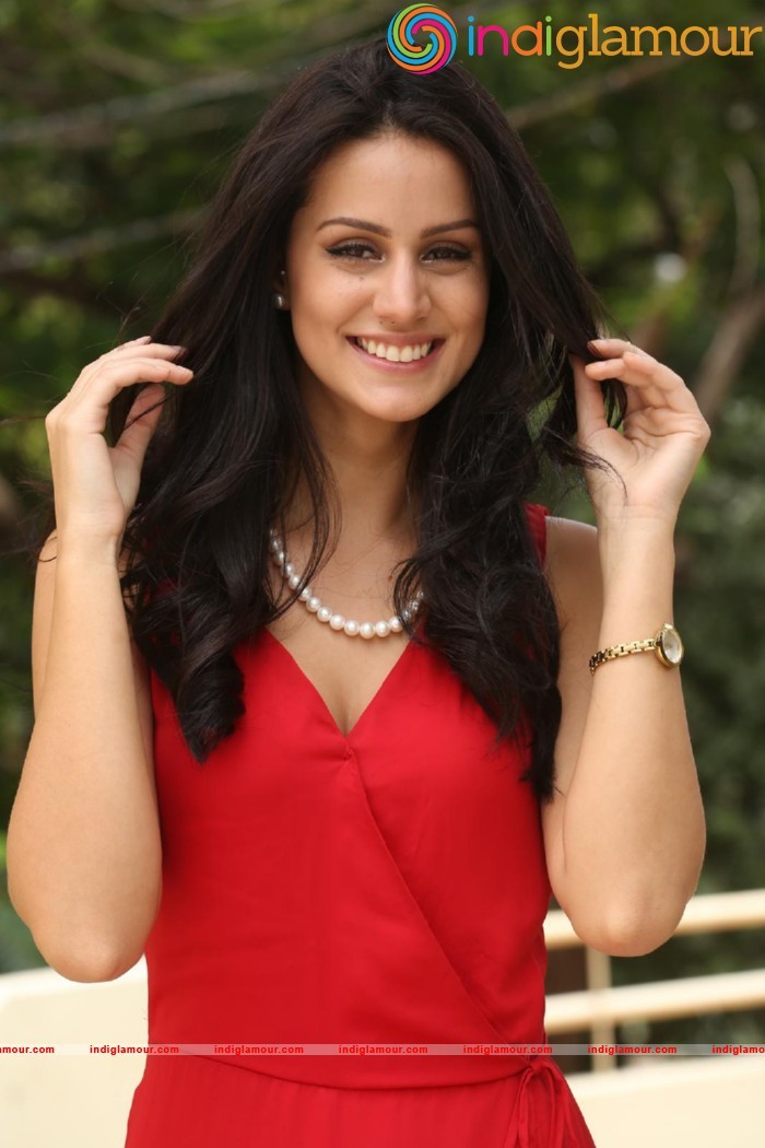 Larissa Bonesi Actress hd photo