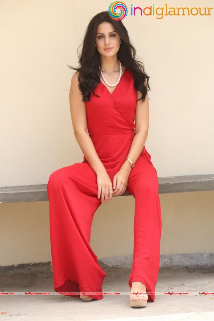 Larissa Bonesi Actress hd photo
