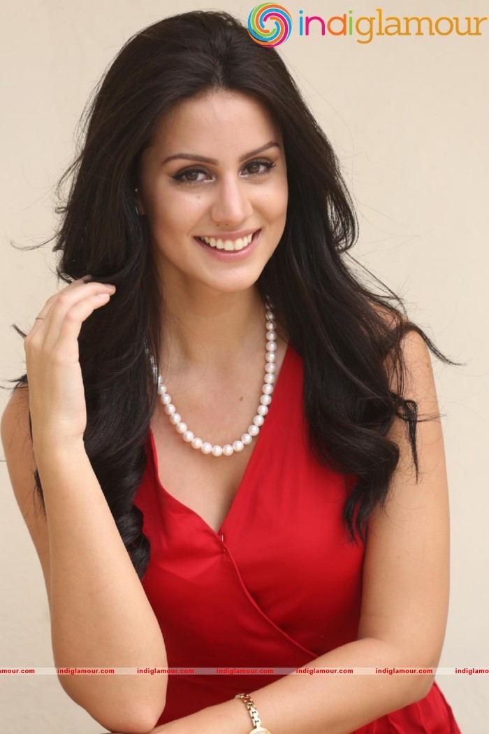 Larissa Bonesi Actress hd photo