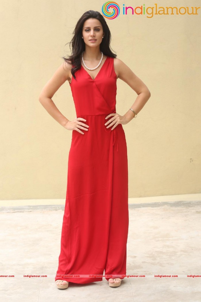 Larissa Bonesi Actress hd photo