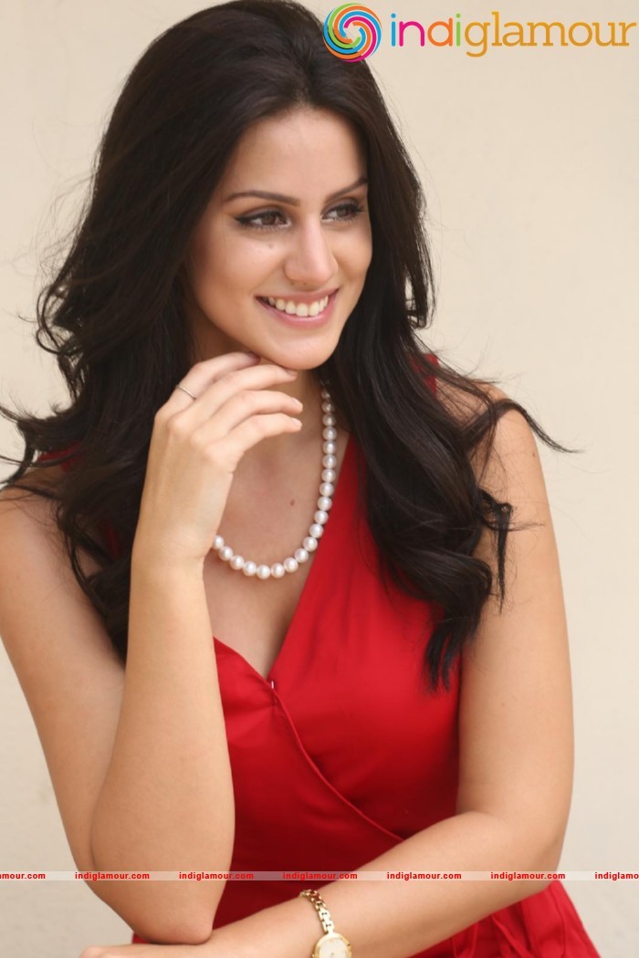 Larissa Bonesi Actress hd photo