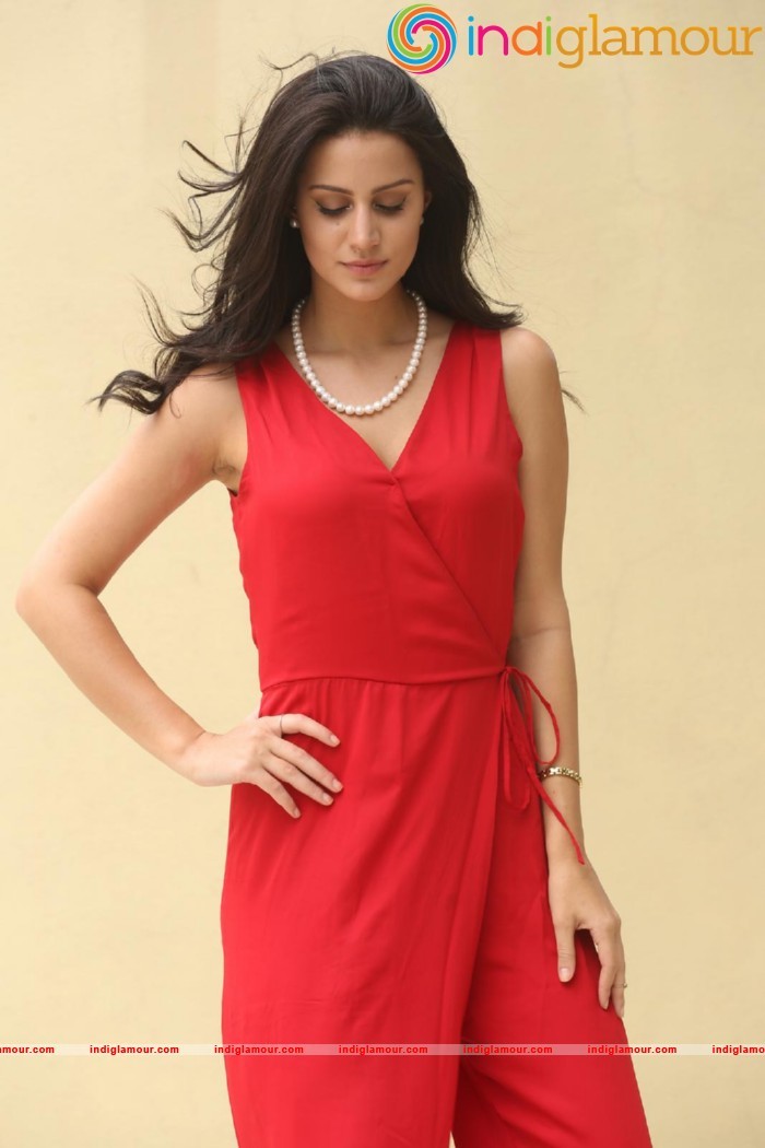 Larissa Bonesi Actress hd photo