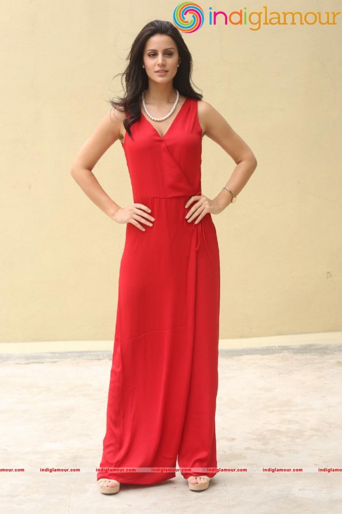 Larissa Bonesi Actress hd photo