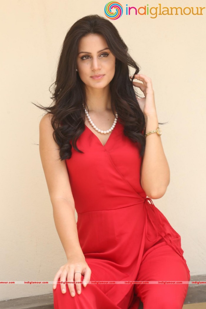 Larissa Bonesi Actress hd photo