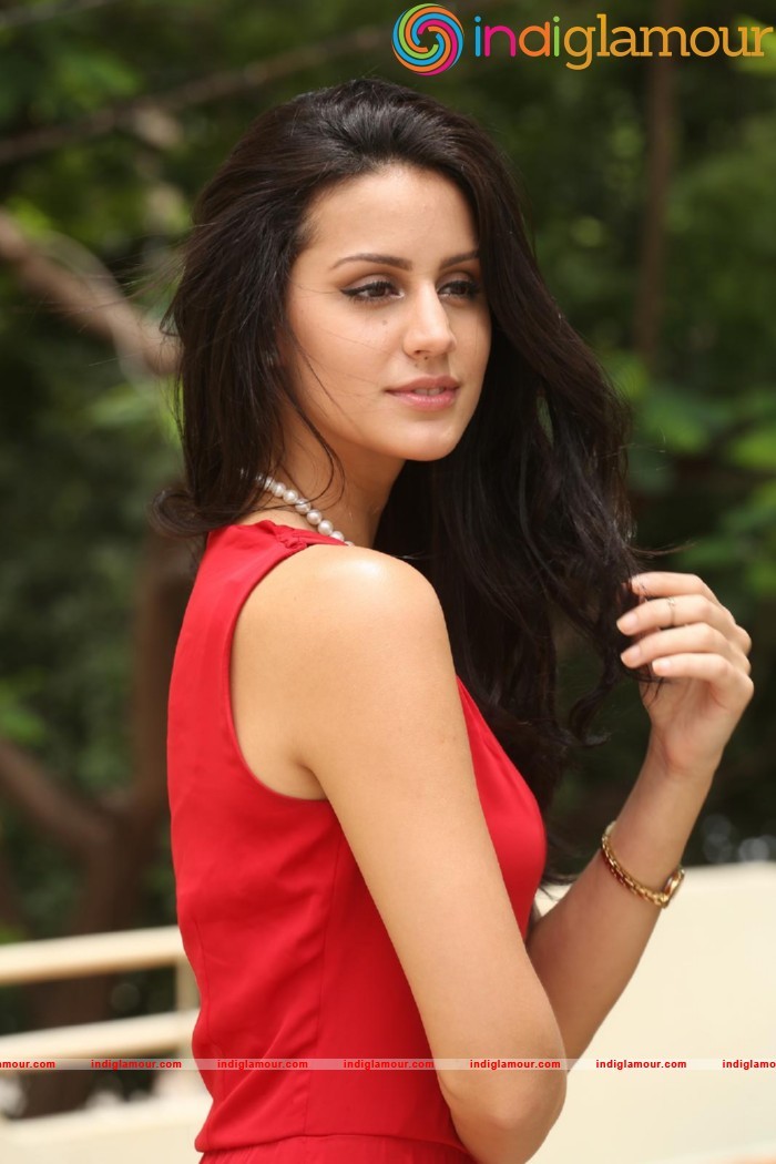 Larissa Bonesi Actress hd photo