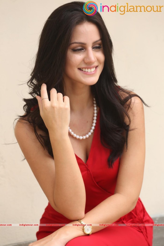 Larissa Bonesi Actress hd photo