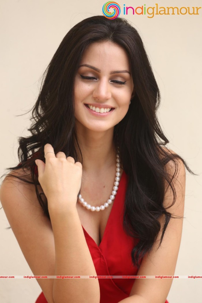Larissa Bonesi Actress hd photo