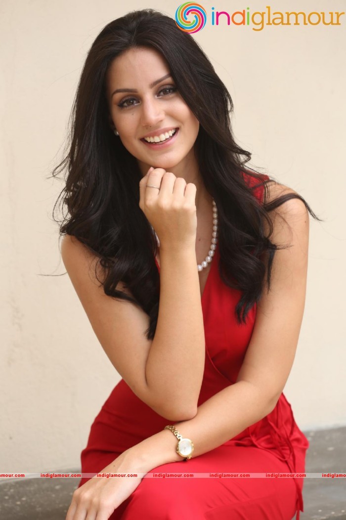 Larissa Bonesi Actress hd photo