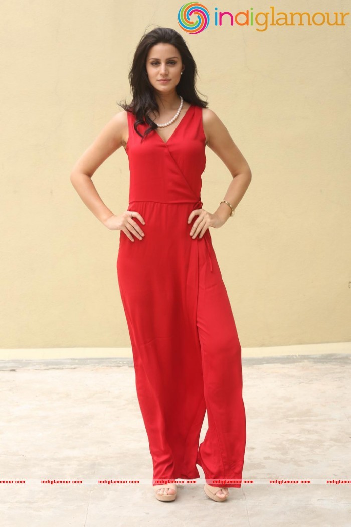 Larissa Bonesi Actress hd photo