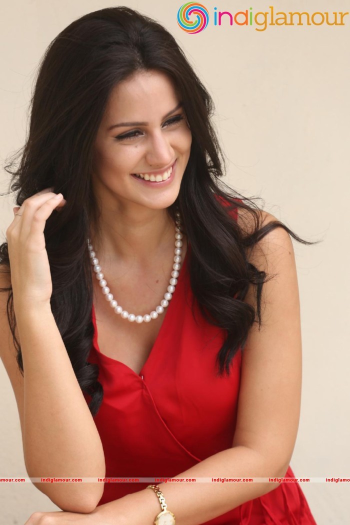 Larissa Bonesi Actress hd photo