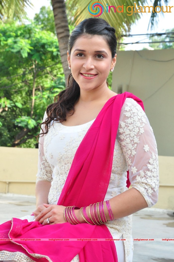 Mannara Chopra Actress hd photo