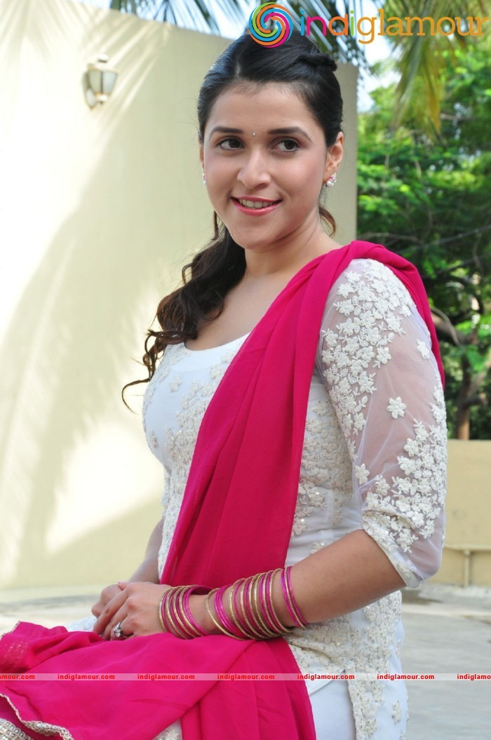 Mannara Chopra Actress hd photo