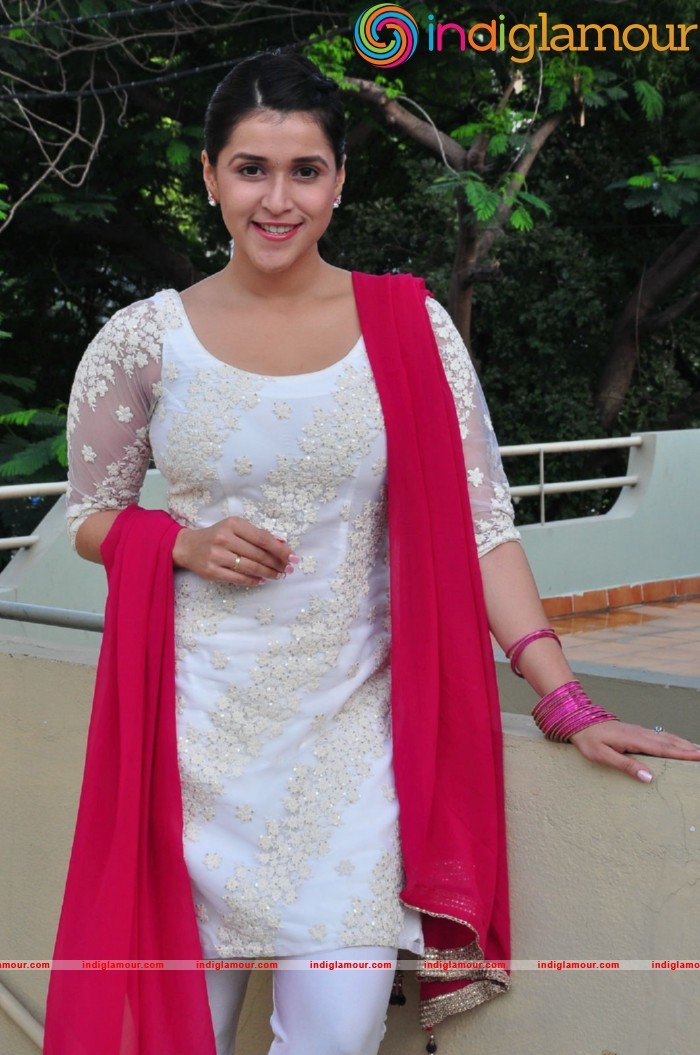 Mannara Chopra Actress hd photo