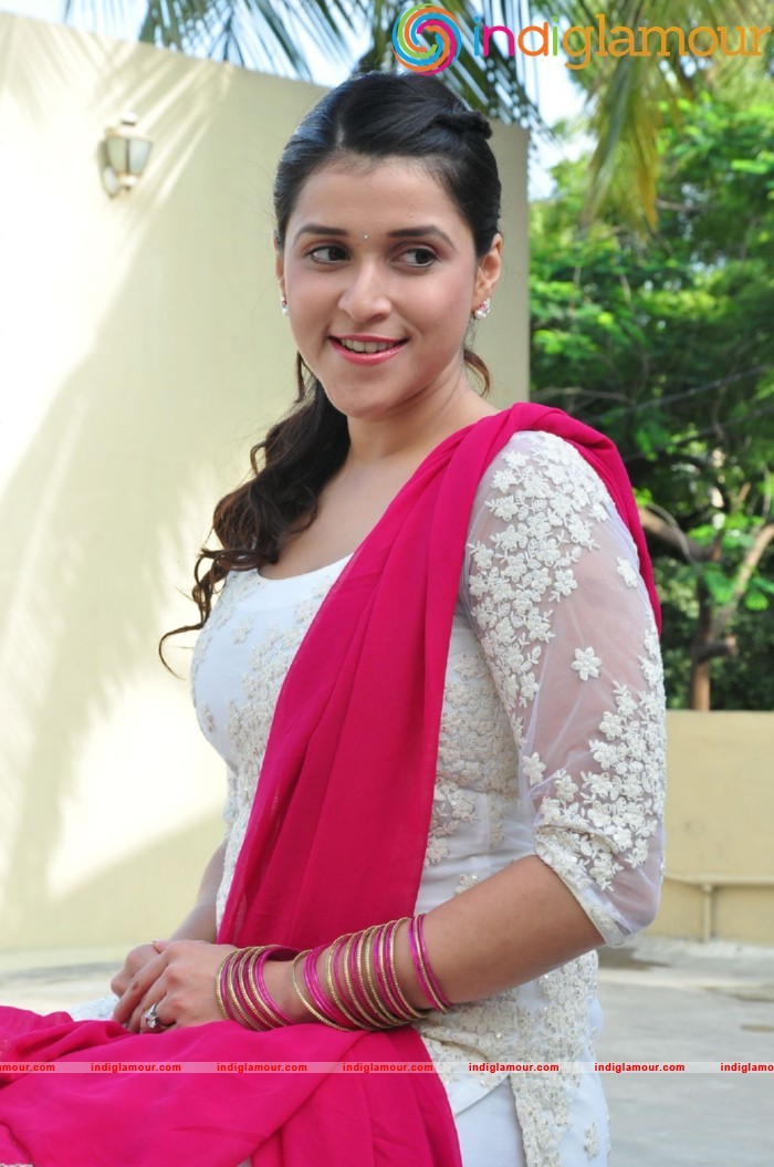 Mannara Chopra Actress hd photo