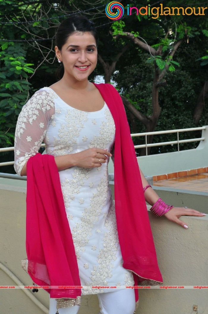 Mannara Chopra Actress hd photo