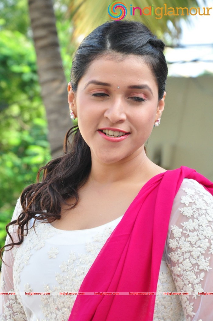 Mannara Chopra Actress hd photo