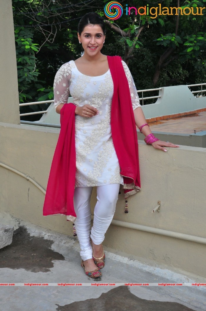 Mannara Chopra Actress hd photo