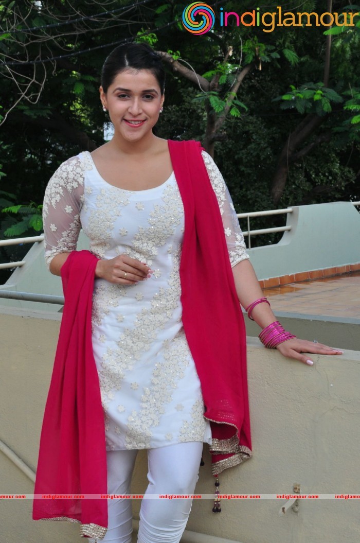 Mannara Chopra Actress hd photo