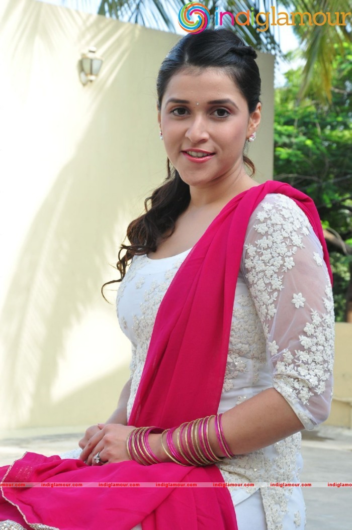 Mannara Chopra Actress hd photo