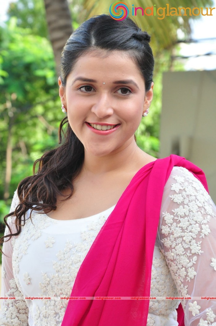 Mannara Chopra Actress hd photo