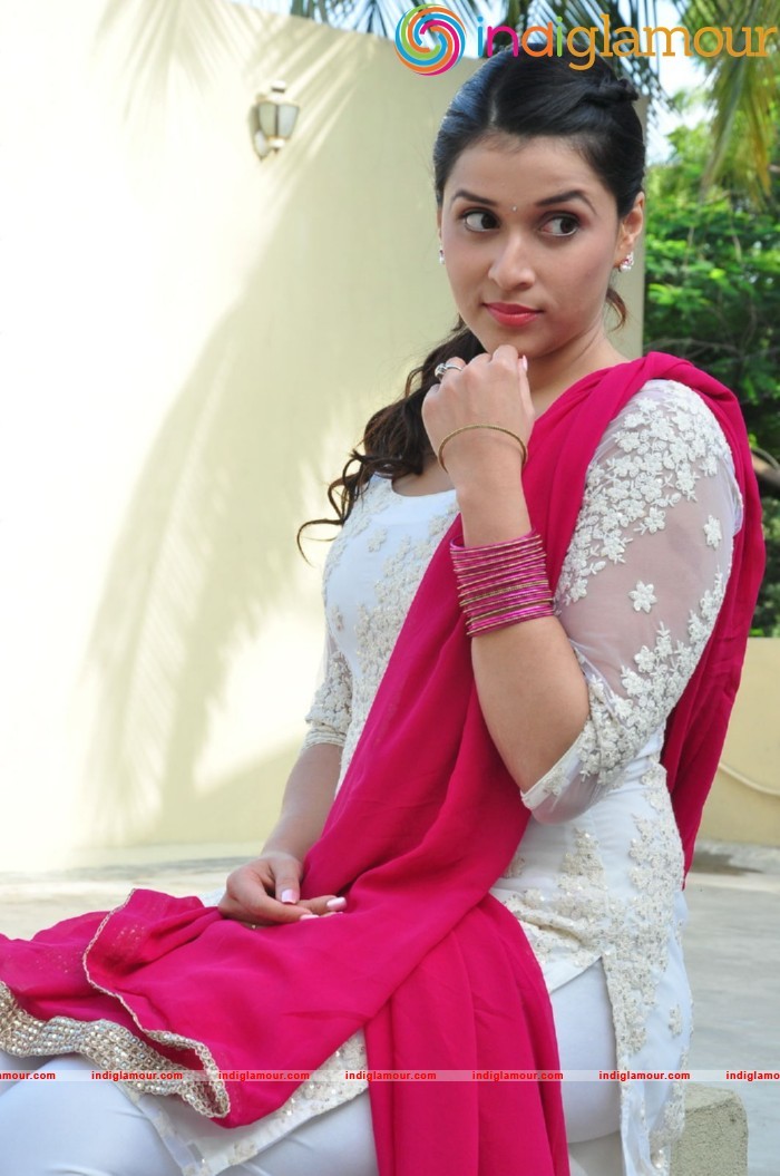 Mannara Chopra Actress hd photo