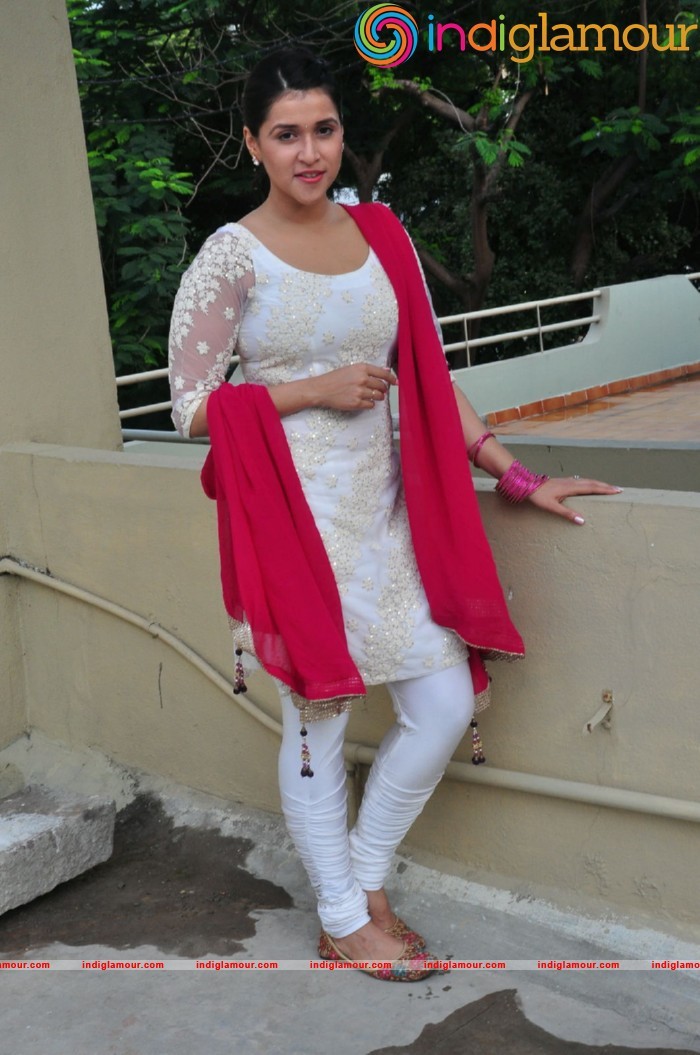 Mannara Chopra Actress hd photo