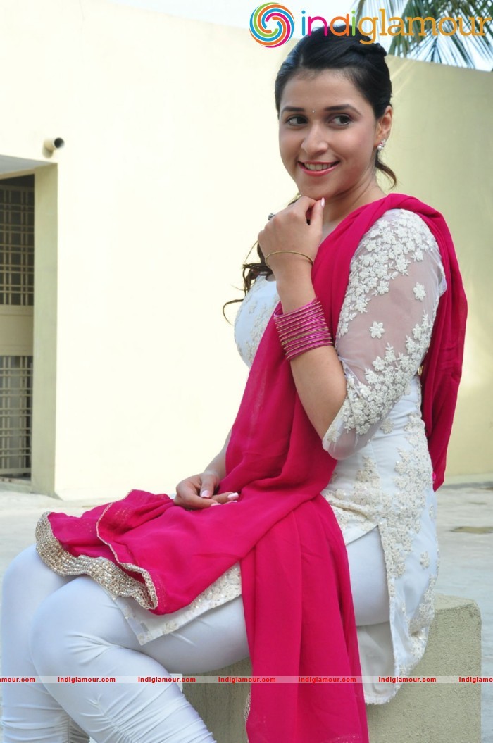 Mannara Chopra Actress hd photo