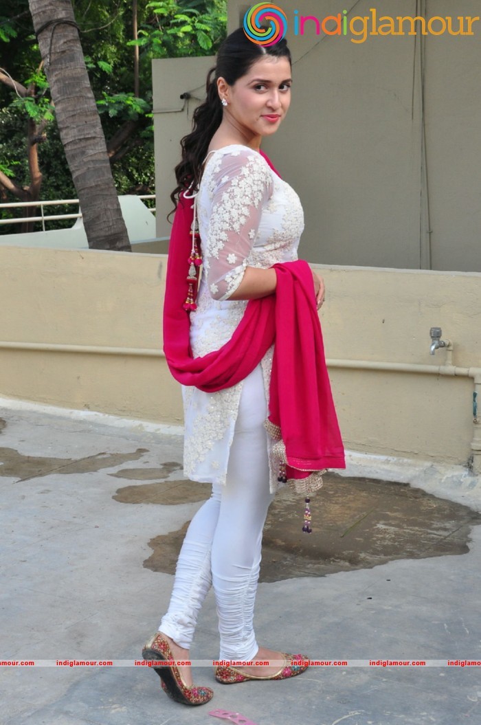Mannara Chopra Actress hd photo
