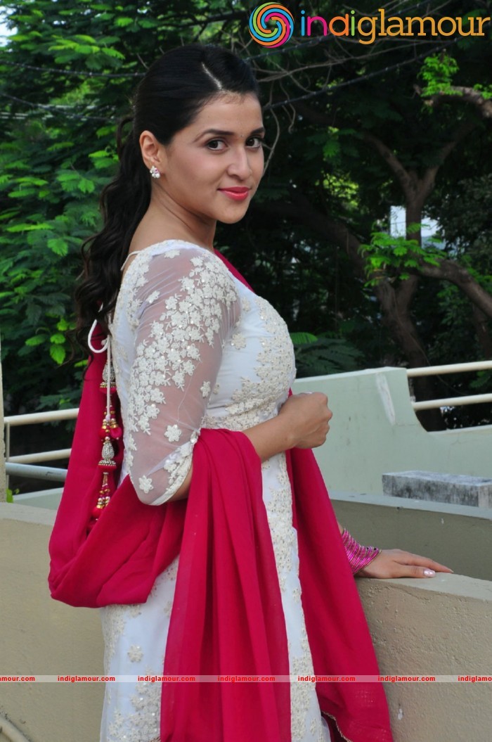 Mannara Chopra Actress hd photo
