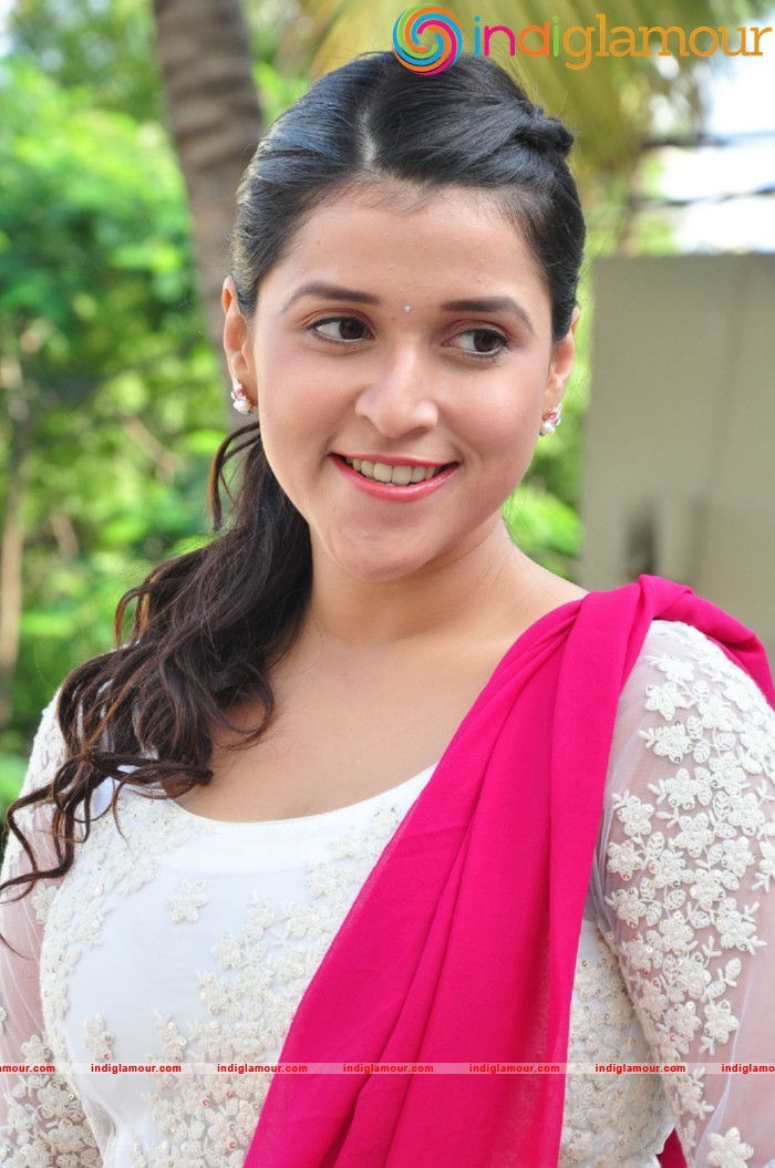Mannara Chopra Actress hd photo
