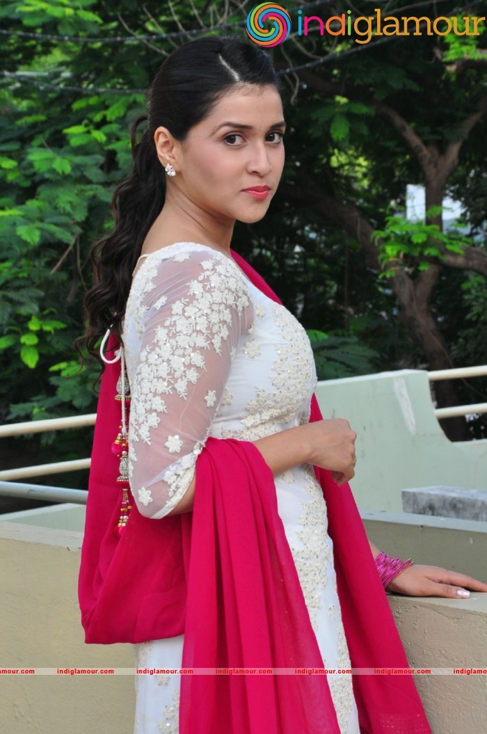 Mannara Chopra Actress hd photo