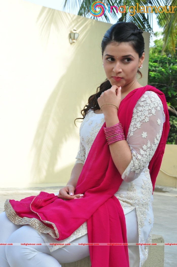 Mannara Chopra Actress hd photo