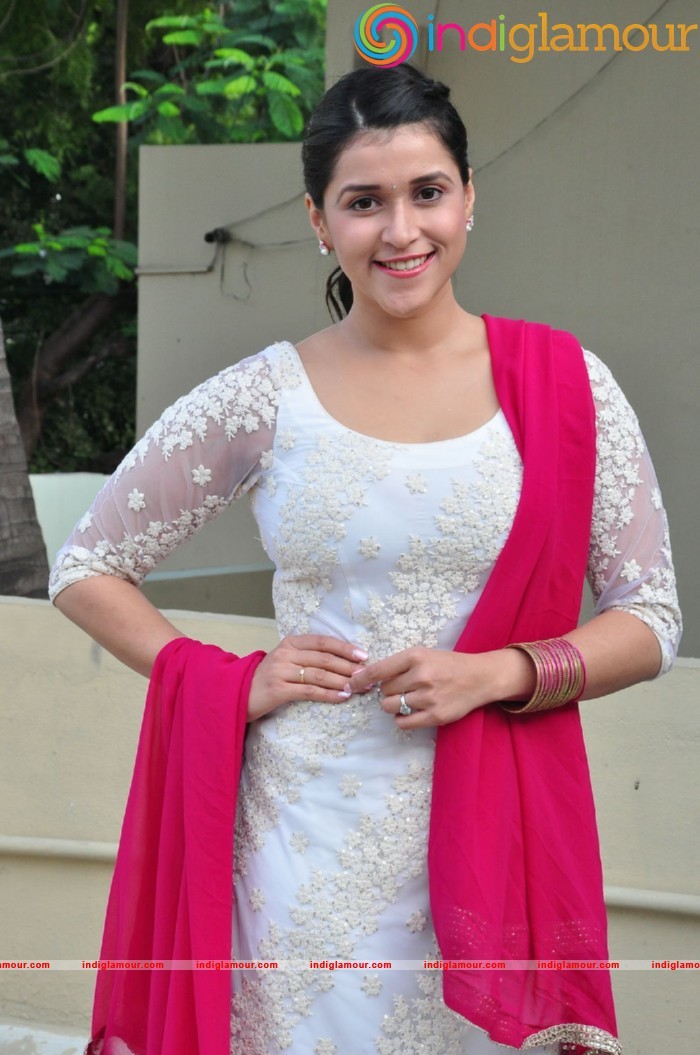Mannara Chopra Actress hd photo