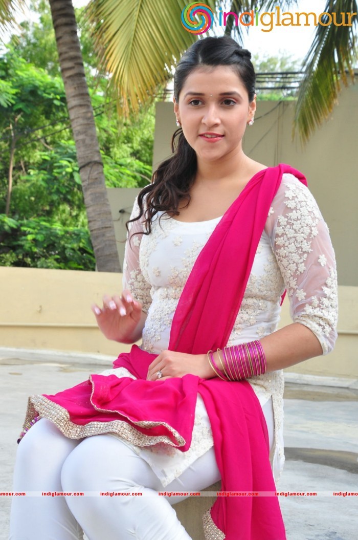 Mannara Chopra Actress hd photo