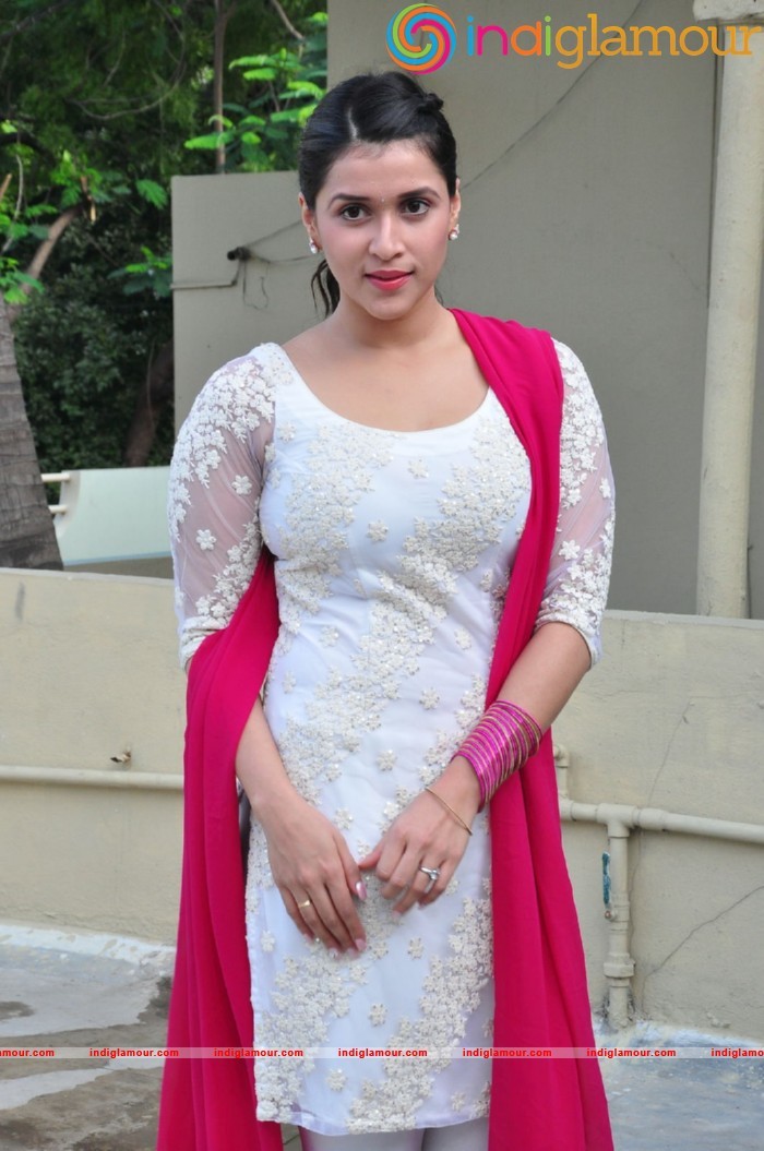 Mannara Chopra Actress hd photo