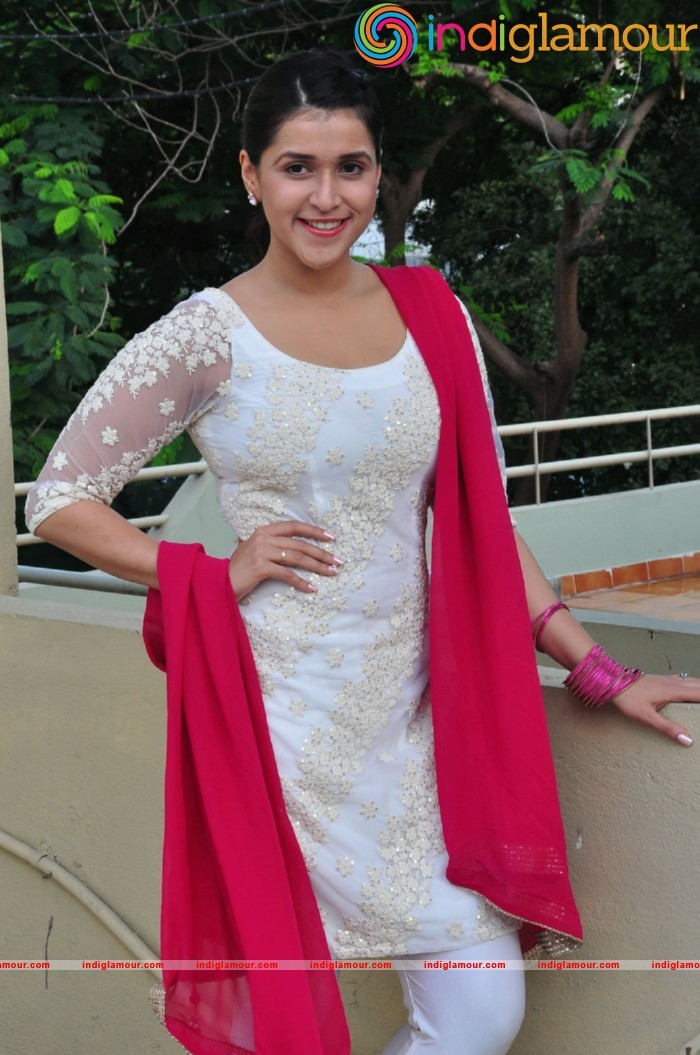 Mannara Chopra Actress hd photo