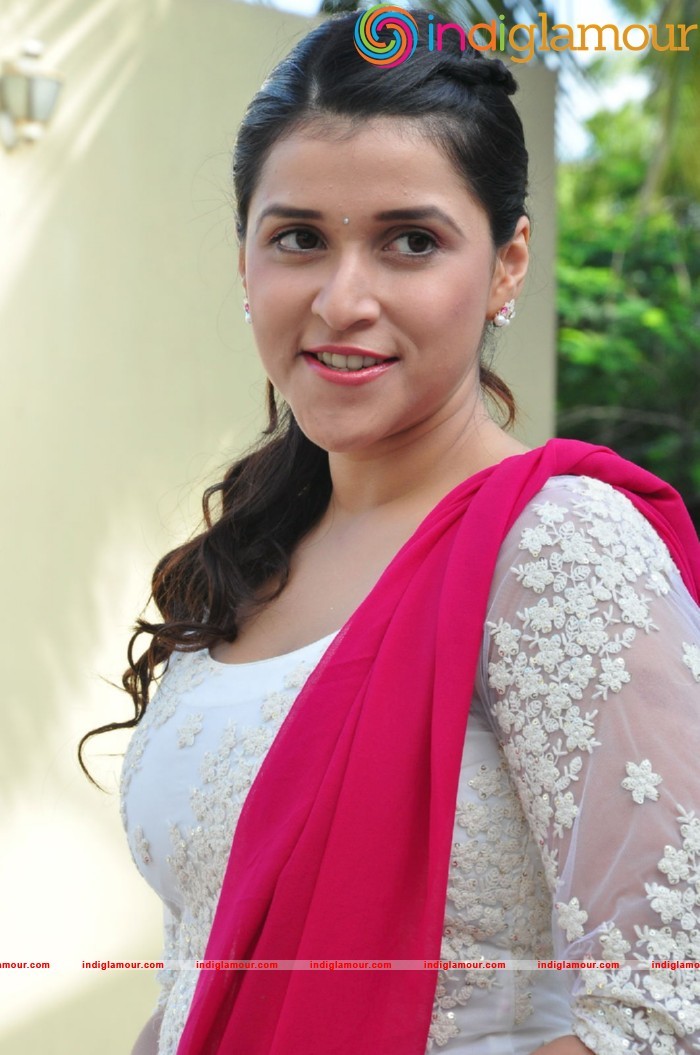 Mannara Chopra Actress hd photo