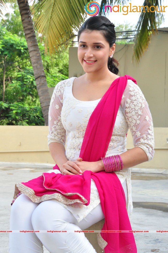 Mannara Chopra Actress hd photo