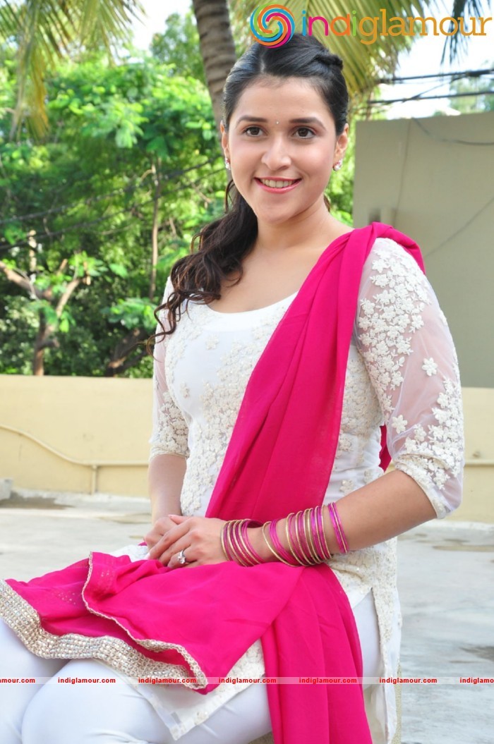 Mannara Chopra Actress hd photo