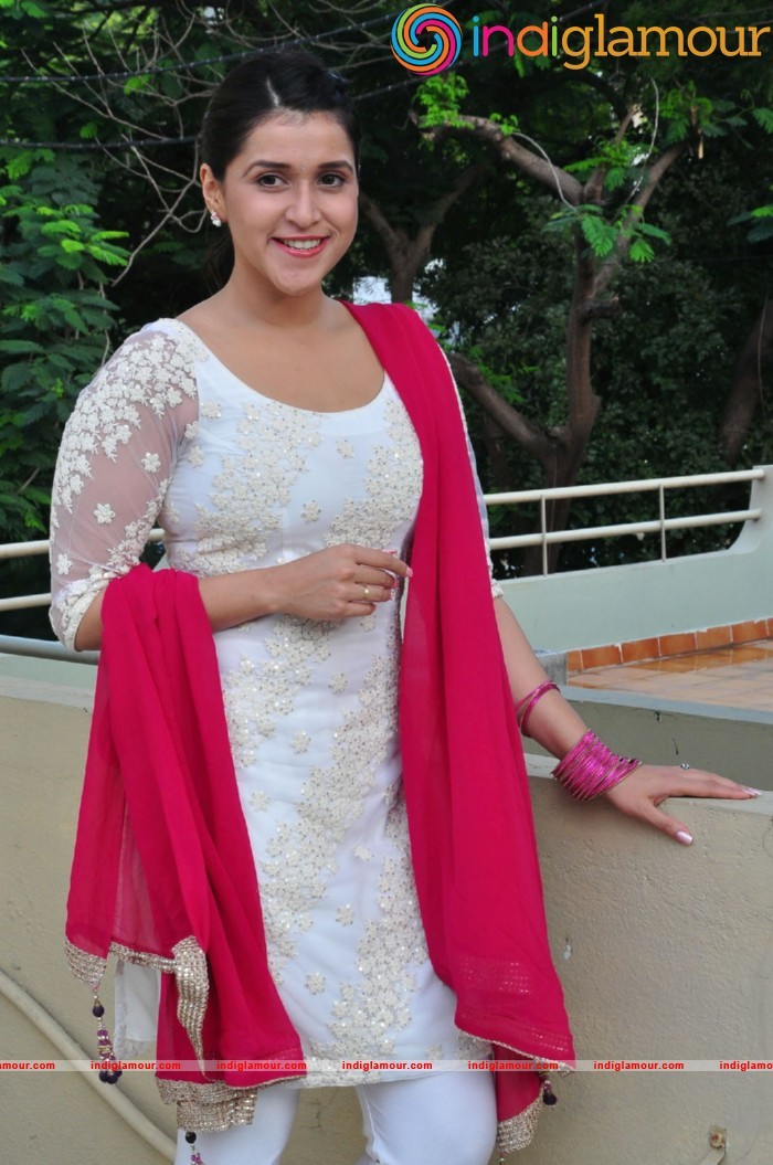 Mannara Chopra Actress hd photo