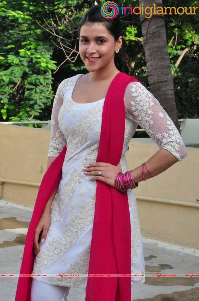 Mannara Chopra Actress hd photo
