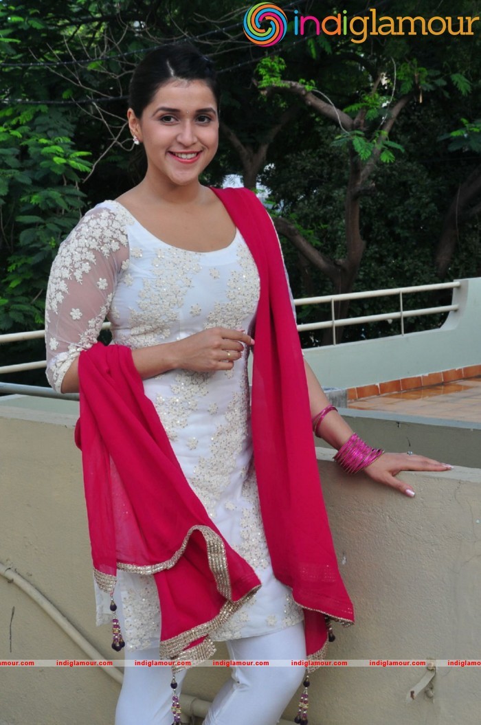 Mannara Chopra Actress hd photo
