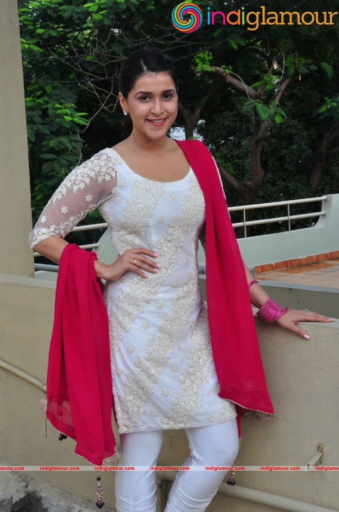 Mannara Chopra Actress hd photo